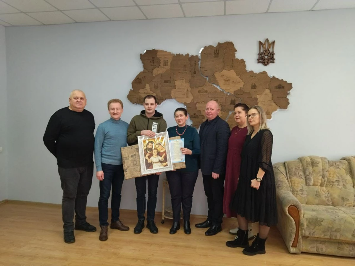 У Львівському районі хлопцю, позбавленому батьківського піклування, вручили ключі від квартири