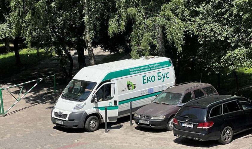 У Львові працюють мобільні пункти збору батарейок, ламп та ртутних термометрів: графік