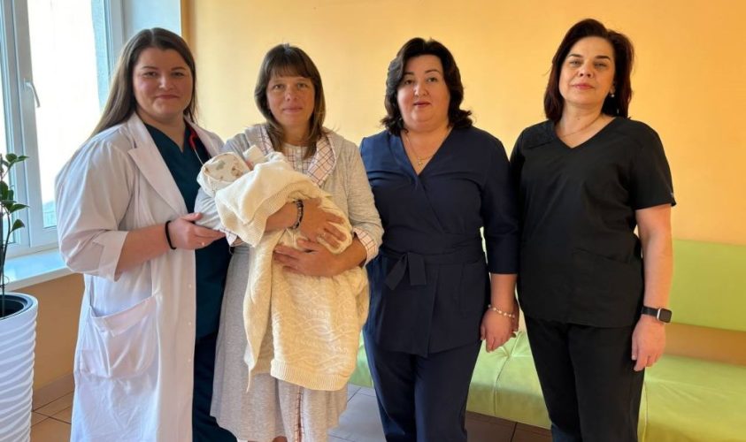 У Львові лікарі допомогли жінці народити дитину та одночасно видалили їй пухлину