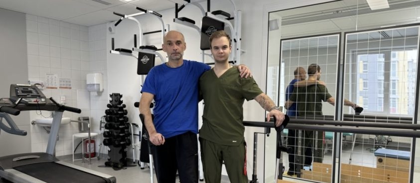 У Львові допомагають подолати фантомний біль Захисникові, який втратив на війні ногу