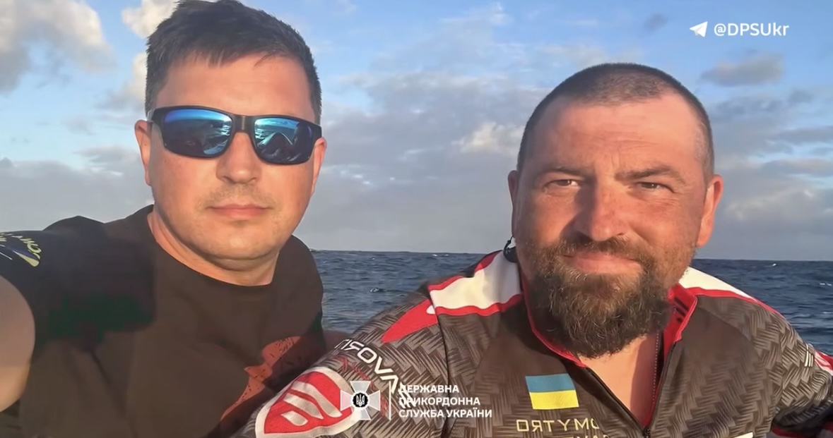 Два львівʼянина веслують з Африки до Південної Америки, щоб зібрати кошти на протезування Захисників