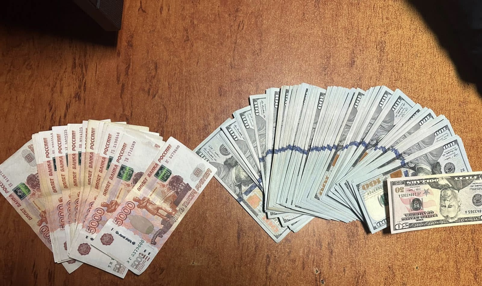 У Рава-Руській викрили громадянина Молдови, який намагався ввезти в Україну рублі та іншу незадекларовану валюту