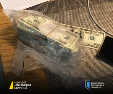 Двох суддів Господарського суду Львівської області підозрюють у вимаганні 1 мільйона доларів хабаря