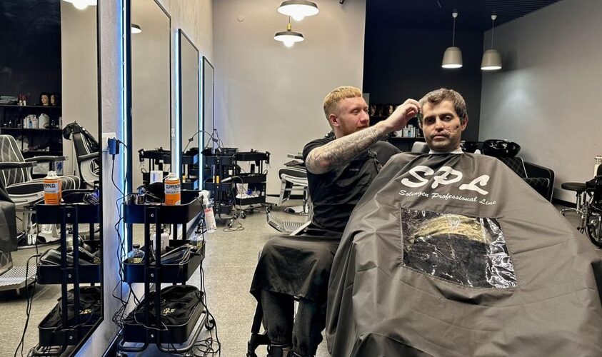 Безкоштовні стрижки: для ветеранів у центрі UNBROKEN запрацював барбершоп