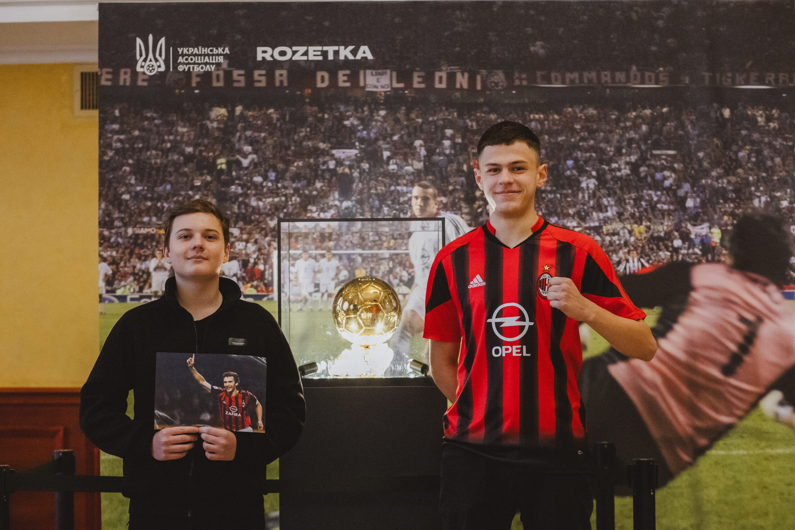 До Львова привезли «Золотий мʼяч» Андрія Шевченка: де його побачити