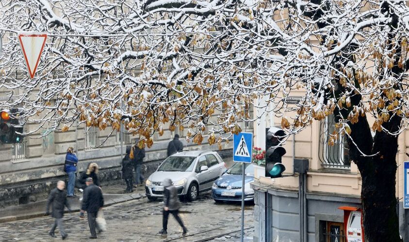 У лікарню Львова госпіталізували бездомного чоловіка з обмороженням обох стоп