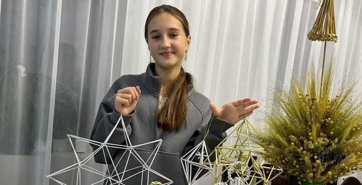 12-річна майстриня з Львівщини створює витончені «різдвяні павуки» і величні дідухи