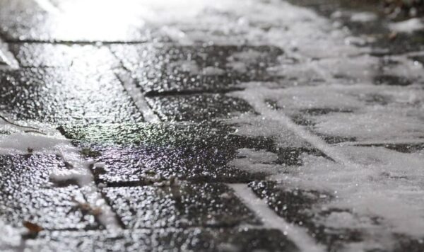 На завтра синоптики прогнозують ожеледицю на дорогах Львівщини