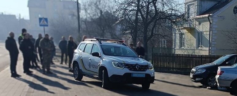 В Жовкві на парковці водій Peugeot на смерть збив літню жінку