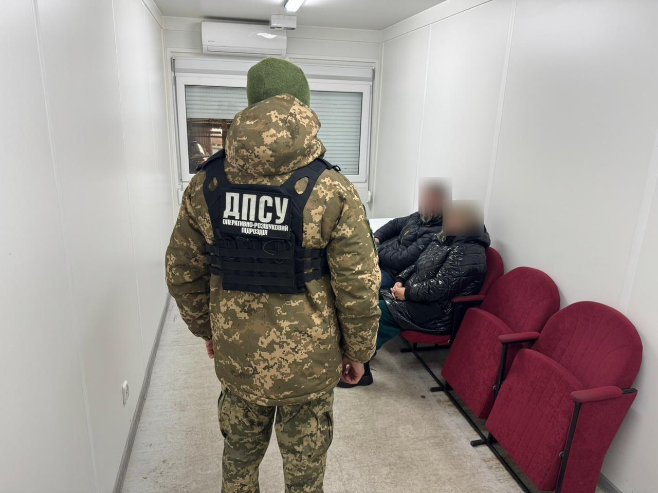 Стала дружиною за 2 тисячі доларів: у ПП «Краківець» викрили псевдоподружжя з Харкова