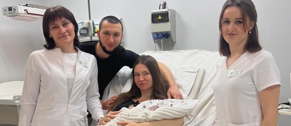 У львівському перинатальному центрі першою в 2025 році народилась дівчинка