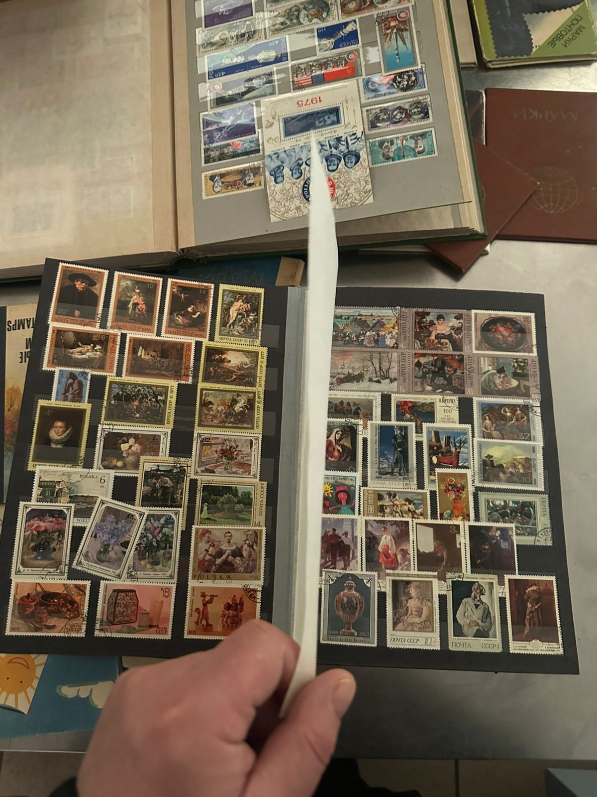 У Шегинях прикордонники вилучили колекцію поштових марок, які 44-річний львів’янин хотів вивезти за кордон