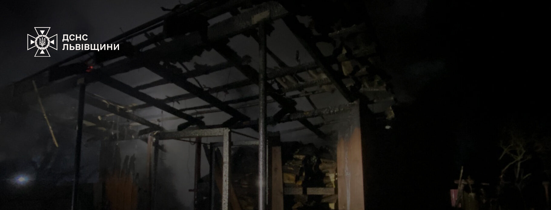 У Шептицькому районі згоріли сонячні панелі та господарська будівля