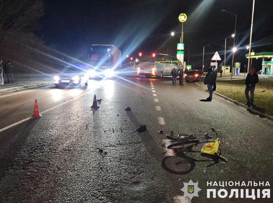 У Львівському районі водій автобуса збив 74-річного велосипедиста, який через травми помер у реанімації
