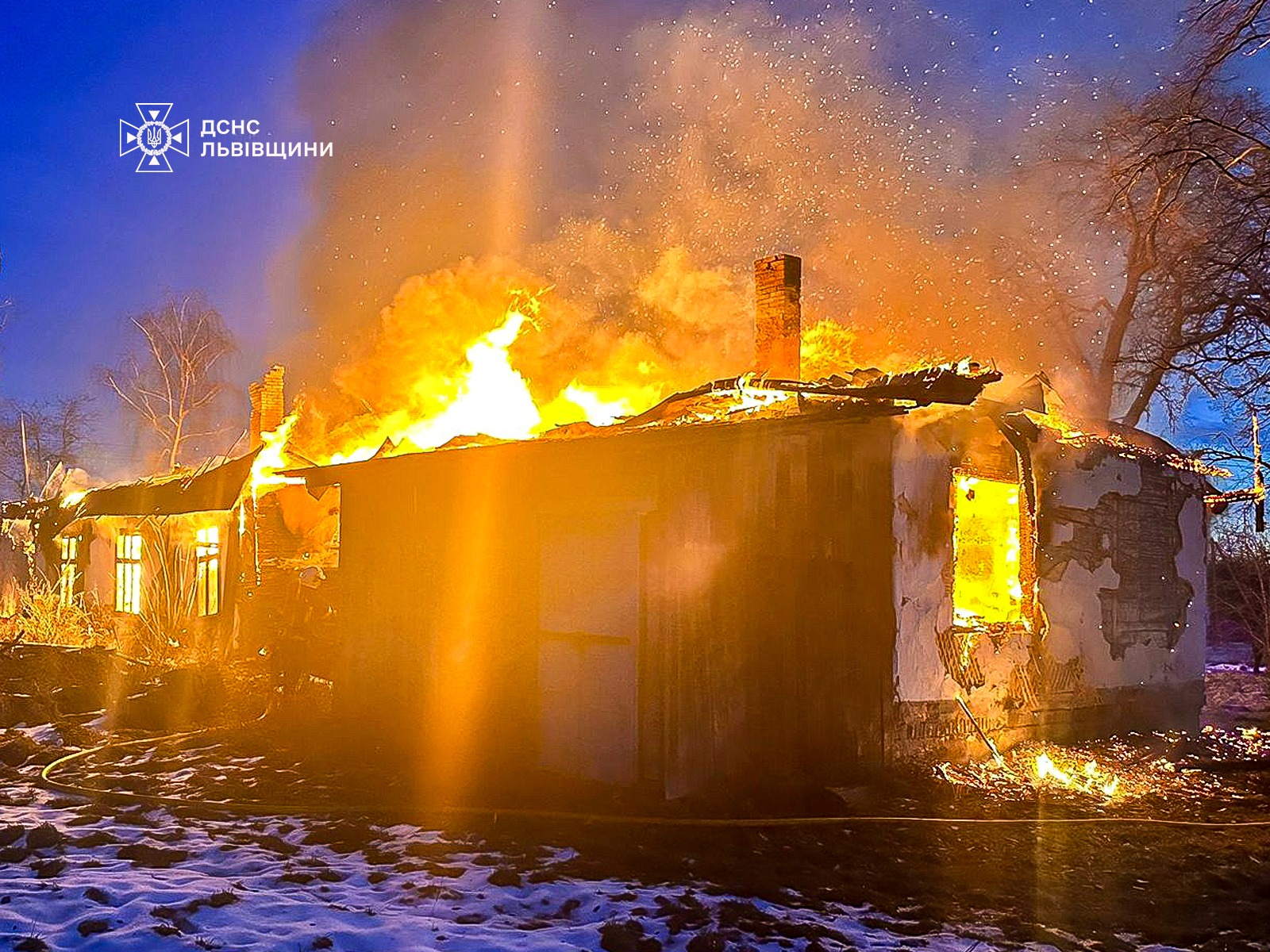 На Самбірщині вогонь знищив будівлю недіючої школи