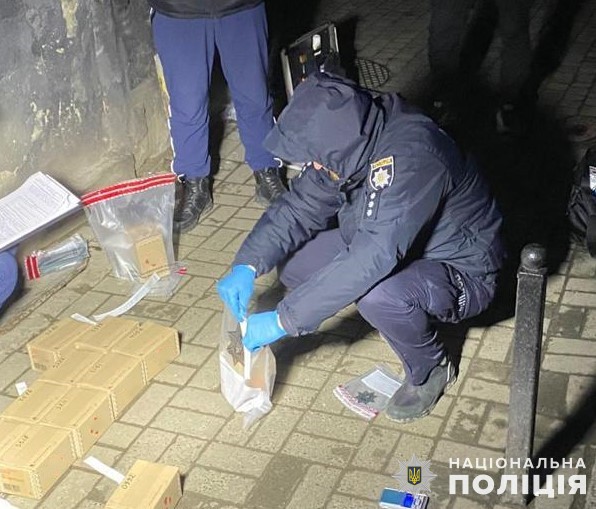 У Львові поліцейські затримали зловмисника, причетного до розповсюдження наркотиків та психотропів