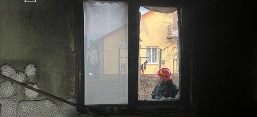 Вогнеборці врятували з пожежі 40-річного жителя Львівщини: чоловіка госпіталізували