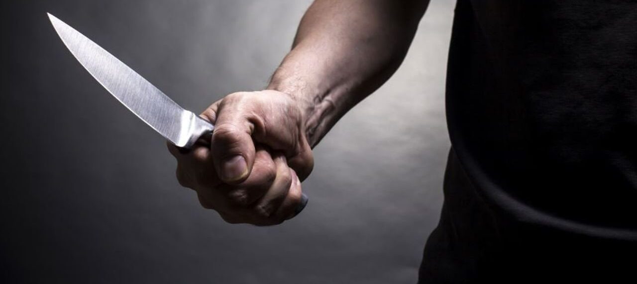 В селі на Стрийщині чоловік зарізав знайомого і залишив його помирати на вулиці