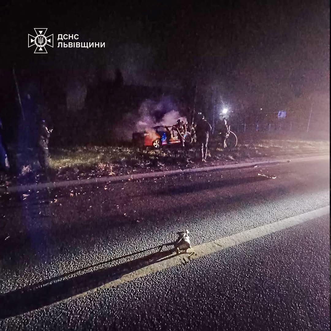 На Львівщині сталося одразу дві пожежі в автомобілях