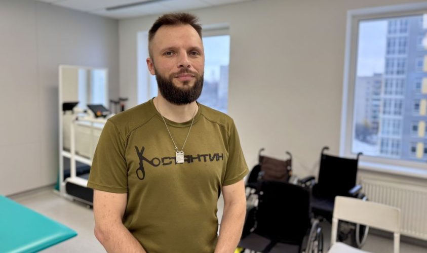 Львівські лікарі допомогли відновитись бойовому медику, який понад 2 роки рятував побратимів