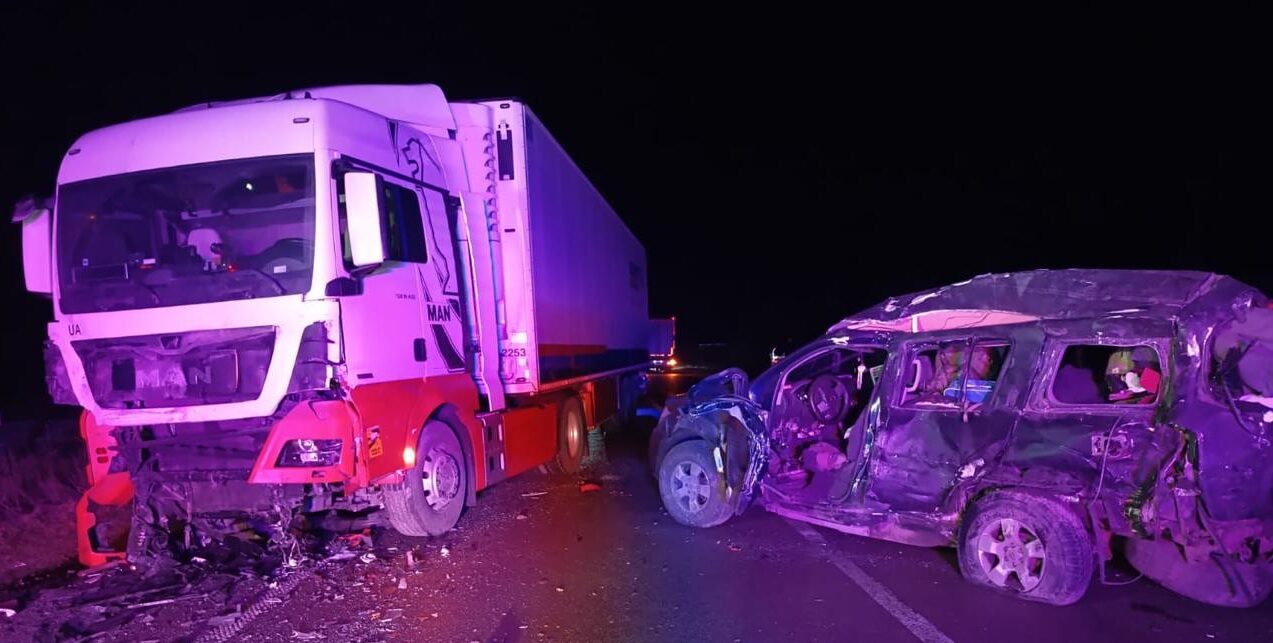 В ДТП з вантажівкою поблизу Бродів постраждало двоє людей