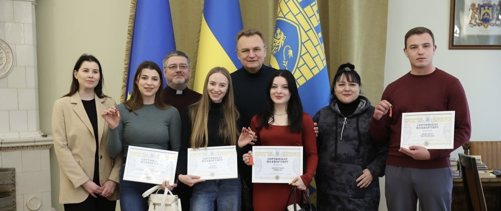 П’ятеро дітей, які зростали без батьків, отримали квартири у Львові
