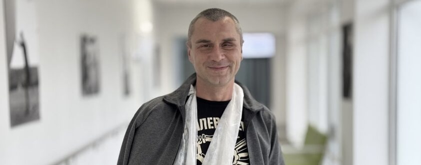 Врятували руку від ампутації: у Львові лікарі допомагають одужати 45-річному десантнику