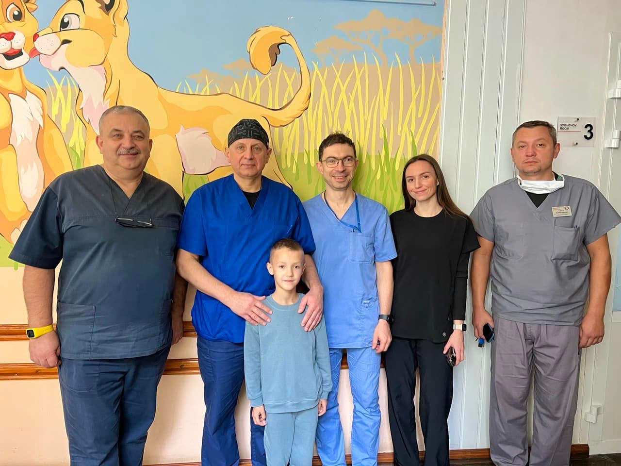 Дитина могла втратити частину нирки: львівські лікарі врятували 8-річного хлопчика з рідкісним діагнозом