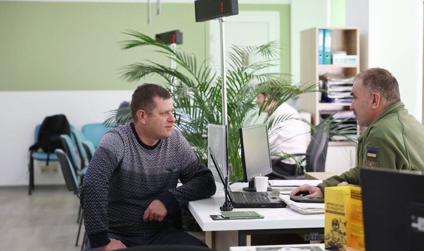 Завдяки львівському Центру рекрутингу 300 охочих вже служать в лавах ЗСУ: 10% із них – жінки