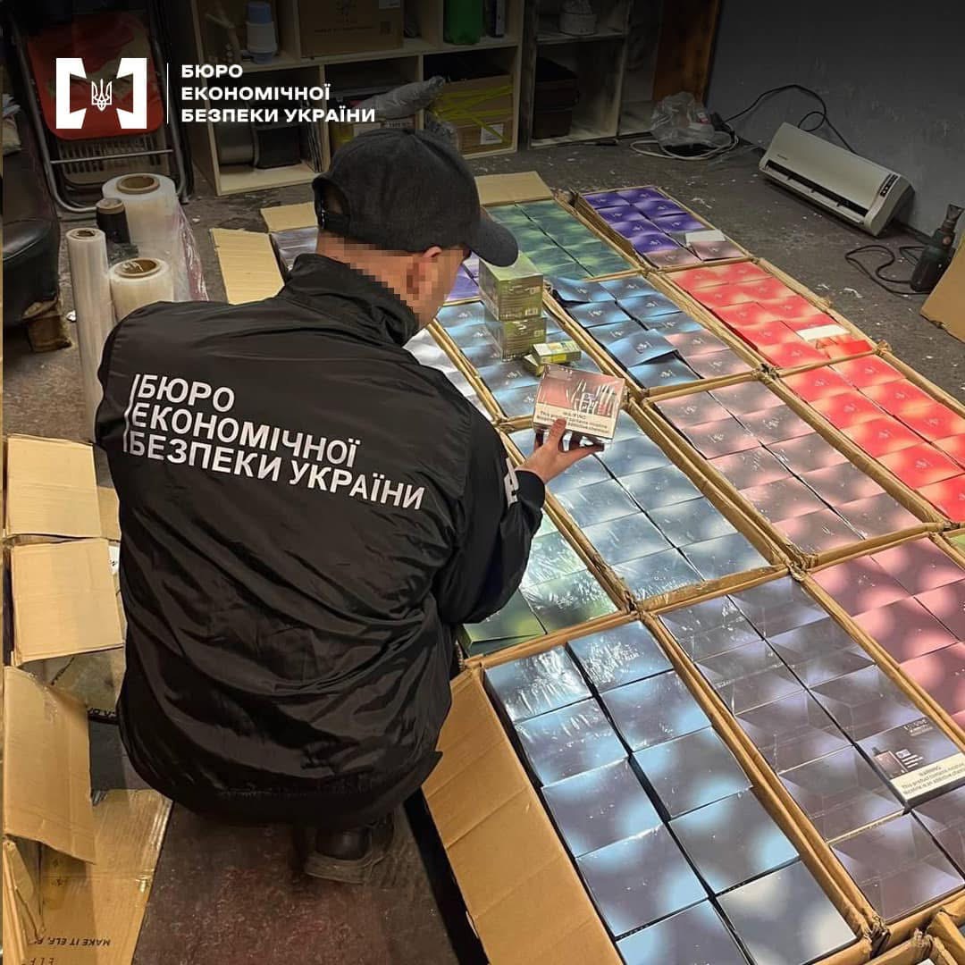 Правоохоронці викрили канал контрабанди електронних сигарет через пункти пропуску на Львівщині