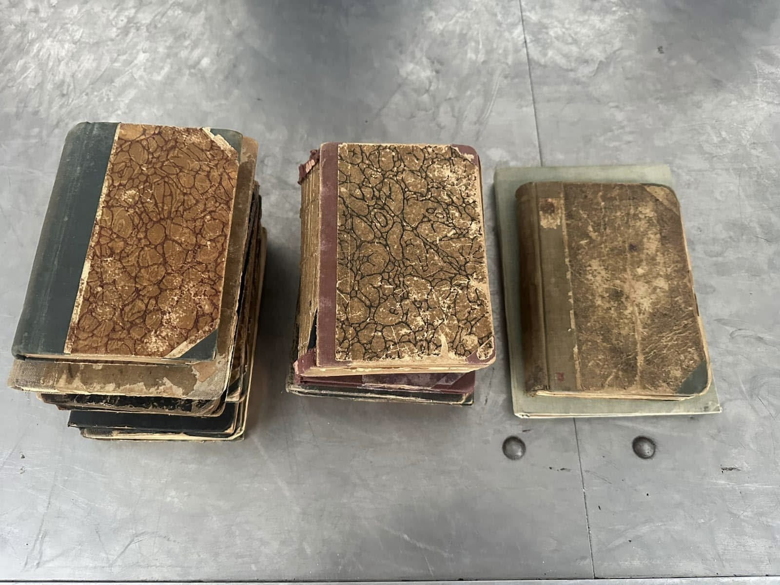 У Раві -Руській виявили раритетні книги, які поляк намагався вивезти з України