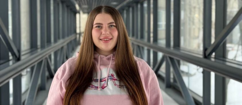 В центрі UNBROKEN допомагають відновитись 24-річній бойовій медикині після травми на фронті