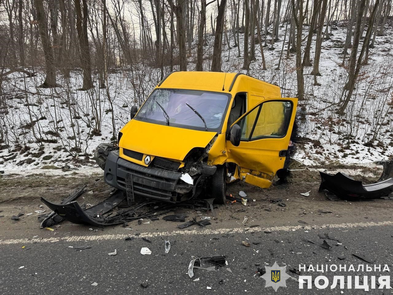 На трасі Київ-Чоп у ДТП з мікроавтобусом постраждали водій і пасажирка Renault Fluence