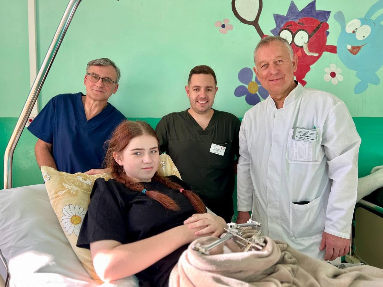 13-річна дівчинка зі Львівщини пережила вже 13 операцій після важкої ДТП