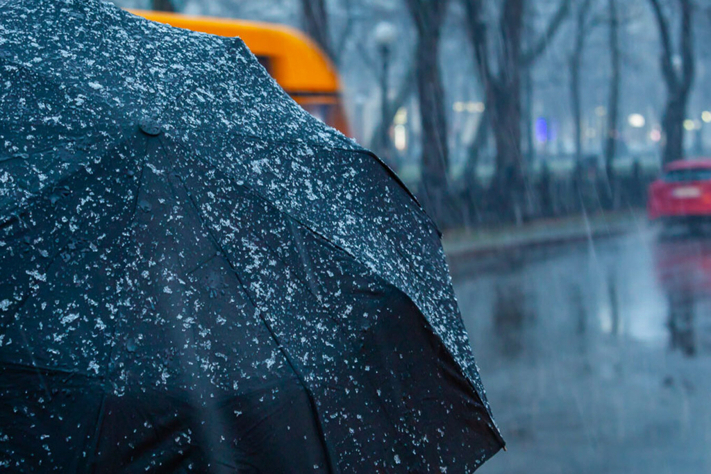 Мокрий сніг та дощ: якою буде погода на Львівщині 8 січня