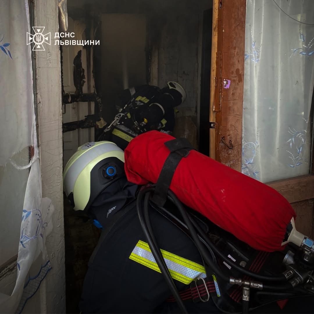 На Львівщині рятувальники ліквідували дві пожежі в житлових будинках