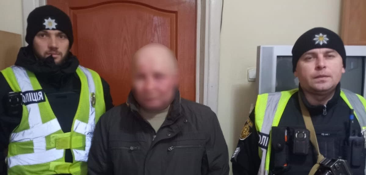 У Шептицькому поліцейські затримали 59-річного чоловіка, який поранив ножем знайомого