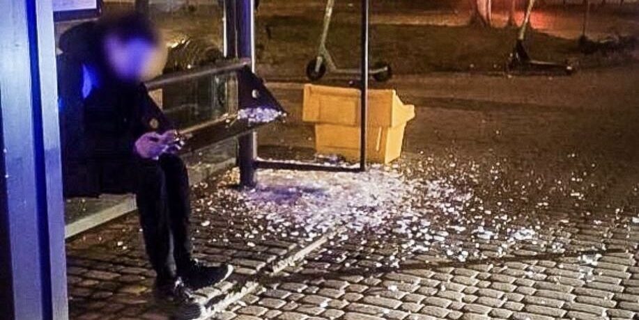 У Львові затримали чоловіка, який стріляв на зупинці громадського транспорту