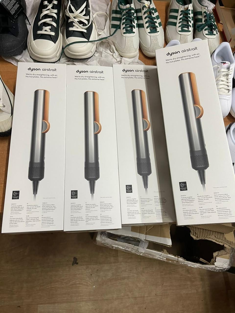 «Nike», «New Balance», «Calvin Klein»: що намагалися ввезти українці без сплати мита і податків