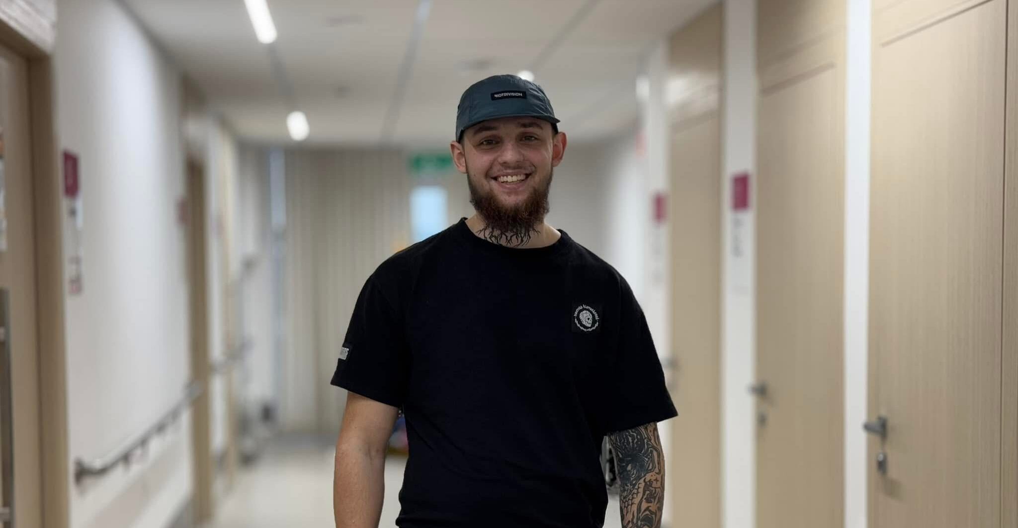 “Якщо повернути час назад, я б все одно пішов воювати!”: у Львові рятують від ампутації кінцівку 22-річного бійця