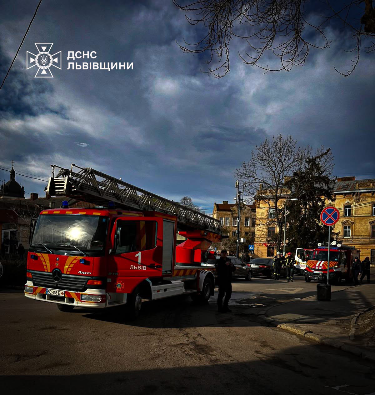 У центрі Львова рятувальники ліквідували займання на горищі житлового будинку