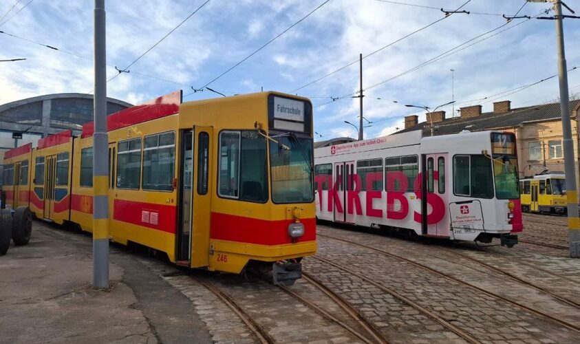 До Львова прибули перші трамваї, які місту подарував Базель