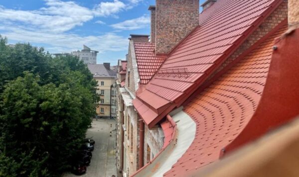 Через російські обстріли у Львові було зруйновано понад 300 будівель