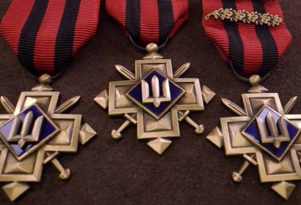 Молодшого сержанта з Львівщини нагородили почесним нагрудним знаком «Золотий хрест»