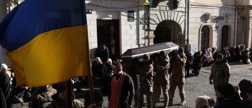 У Винниках і у Львові сьогодні прощатимуться з полеглими Героями