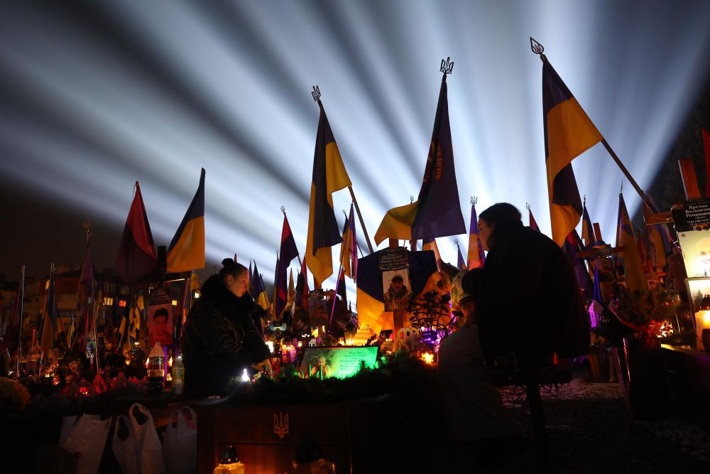 Над могилами полеглих Захисників у Львові засвітили промені пам’яті