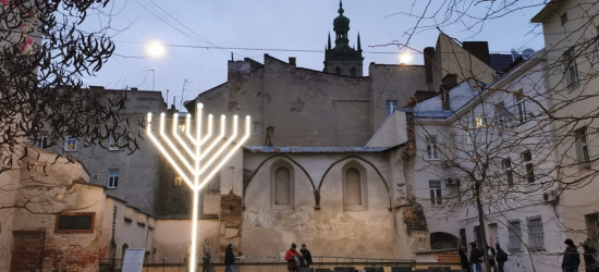 Суд закрив справу щодо пошкодження ханукальної менори у центрі Львова: деталі