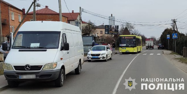 Керманич мікроавтобуса Mercedes-Benz збив 10-річного хлопчика біля Львова