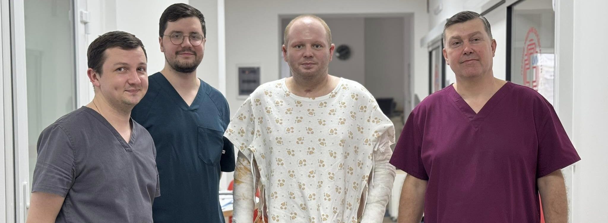 «Витягнули отця з того світу»: львівські медики врятували священника, який отримав 70% опіків тіла