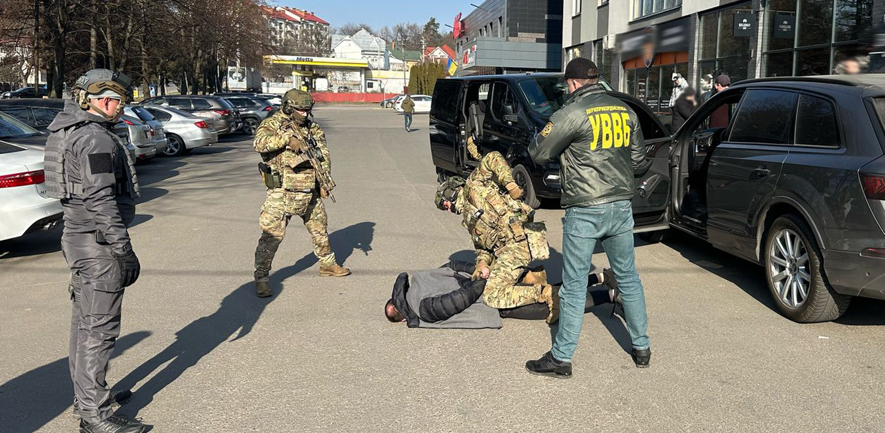 За “послуги” брали 14 тисяч доларів: правоохоронці Львівщини викрили ще один канал переправлення ухилянтів за кордон